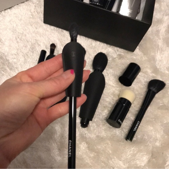 Chanel brushes . Brand new . 7 total brushes - Picture 8 of 8